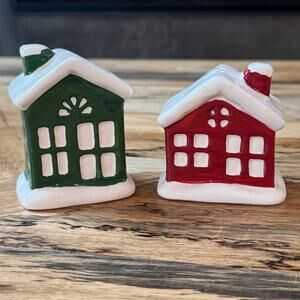 Better Homes Gardens Holiday House Salt & Pepper Shakers Red Green Snow Cottage